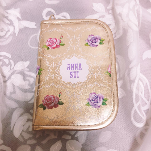 ANNA SUI(アナスイ)のANNA SUI ローズプリント マルチケース パスポートケース 通帳ケース レディースのファッション小物(その他)の商品写真