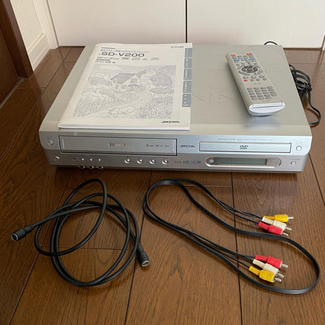 東芝(トウシバ)の東芝　VTR一体型DVD ビデオプレーヤー　SD-V200 スマホ/家電/カメラのテレビ/映像機器(DVDプレーヤー)の商品写真