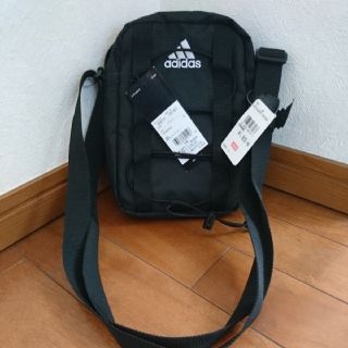 アディダス(adidas)の新品 アディダス adidas 肩掛けバック 黒 男女兼用 タグ付き旅行 買い物(リュック/バックパック)