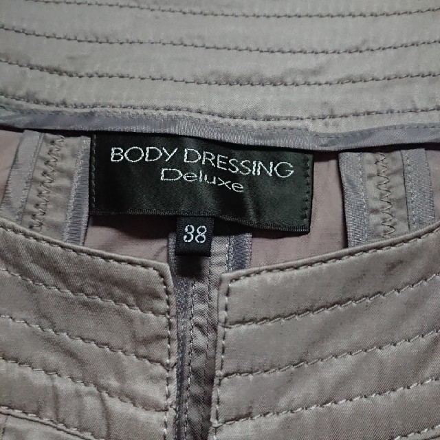 BODY DRESSING Deluxe(ボディドレッシングデラックス)のBODY DRESSING Deluxe ノーカラージャケット レディースのジャケット/アウター(ノーカラージャケット)の商品写真