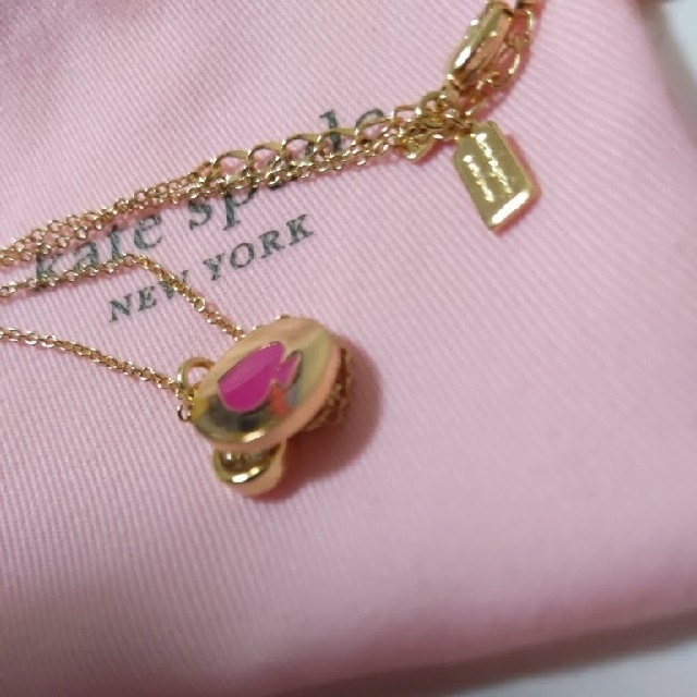 kate spade new york(ケイトスペードニューヨーク)の【新品】kate spade ケイトスペード ピアス レッド 収納ポーチ付  レディースのアクセサリー(ネックレス)の商品写真