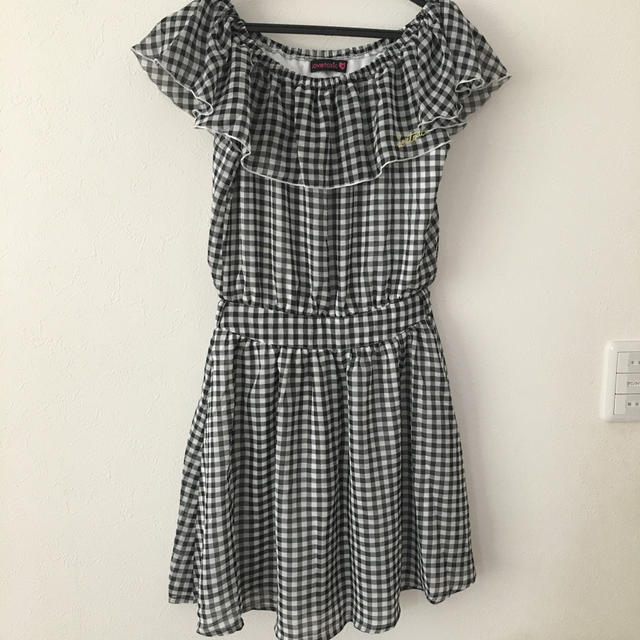 lovetoxic(ラブトキシック)のLove toxic ラブトキシック　ワンピースMオフショルダー キッズ/ベビー/マタニティのキッズ服女の子用(90cm~)(ワンピース)の商品写真