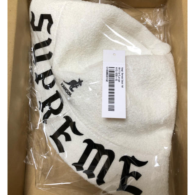 Supreme(シュプリーム)のL Supreme Kangol Bermuda Casual Hat ホワイト メンズの帽子(ハット)の商品写真