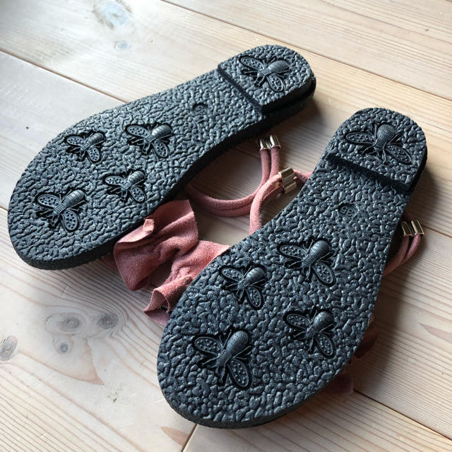 フリル付きフラットサンダル 【ピンク】24cm  レディースの靴/シューズ(サンダル)の商品写真