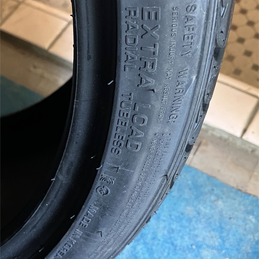 新品タイヤ‼️275/30R19  エスティマアルファードヴェルファイア 自動車/バイクの自動車(タイヤ)の商品写真