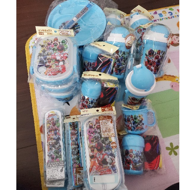 宇宙戦隊キュウレンジャーお弁当箱水筒 絶妙なデザイン 7407円 www ...