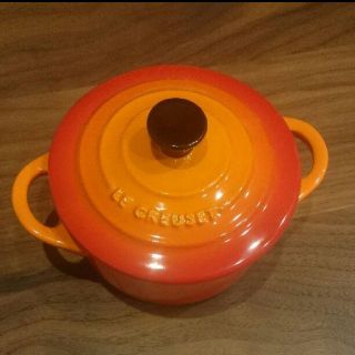 ルクルーゼ(LE CREUSET)の【ルクルーゼマグネット付　新品未使用】ル・クルーゼ ココット オレンジ ストウブ(食器)