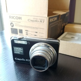 リコー(RICOH)のデジカメ：RICOH　CAPLIO R7（リコー製　キャプリオR７）(コンパクトデジタルカメラ)