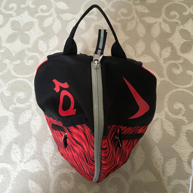 NIKE(ナイキ)のナイキ　KDバックパック　20Ｌ キッズ/ベビー/マタニティのこども用バッグ(リュックサック)の商品写真