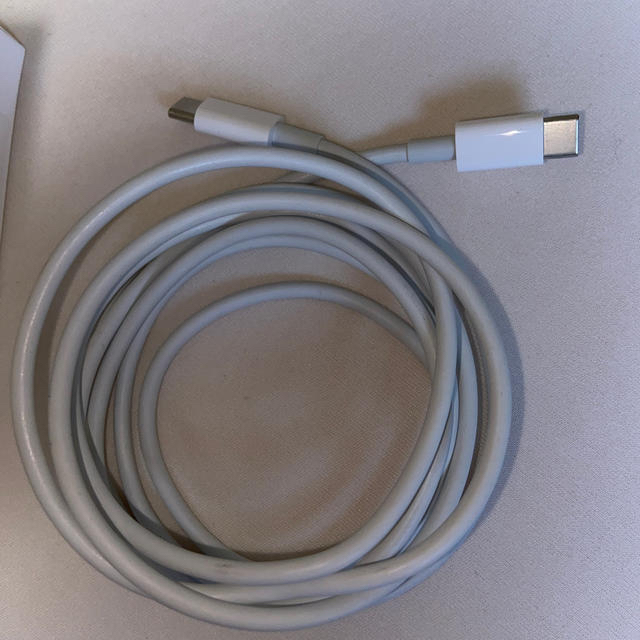 Apple(アップル)のLavi様専用　Apple純正　usb-c to usb-cケーブル 2m 充電 スマホ/家電/カメラのスマートフォン/携帯電話(バッテリー/充電器)の商品写真