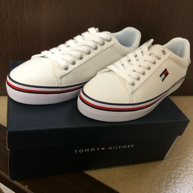 TOMMY HILFIGER(トミーヒルフィガー)の【新品未使用】🇨🇷TOMMY HILFIGER スニーカー23cm レディースの靴/シューズ(スニーカー)の商品写真