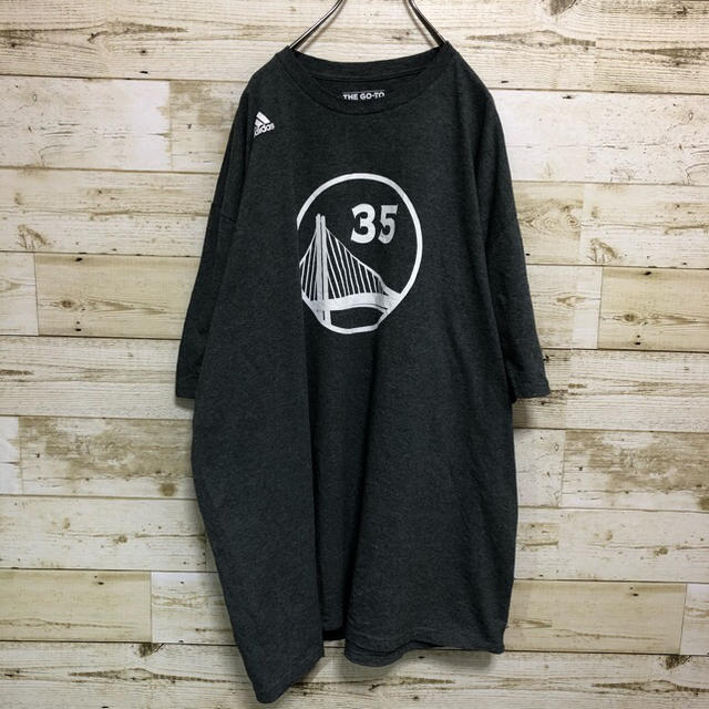 adidas(アディダス)のアディダス(adidas)☆NBA プリントTシャツ ダークグレー メンズのトップス(Tシャツ/カットソー(半袖/袖なし))の商品写真