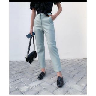 ザラ(ZARA)のレザーイージーパンツ(カジュアルパンツ)