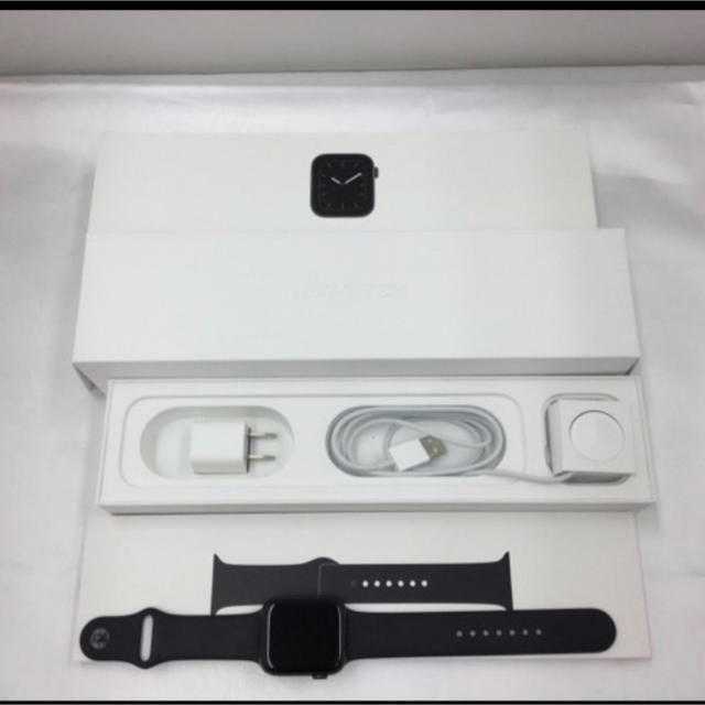 Apple Watch(アップルウォッチ)の新品同様！おまけあり！アップルウォッチ　series5 44mm GPSモデル　 スマホ/家電/カメラのスマートフォン/携帯電話(スマートフォン本体)の商品写真