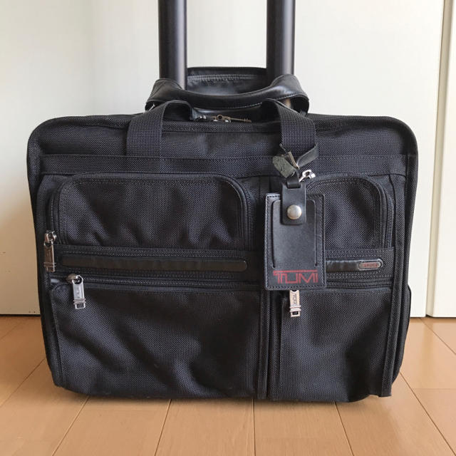 TUMI エクスパンダブル キャリーオン トロリーケース - トラベルバッグ