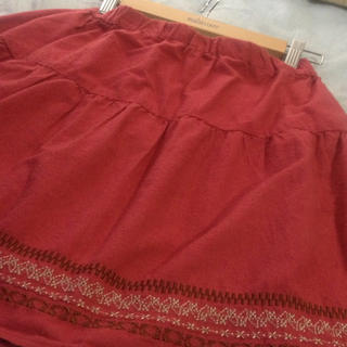 サマンサモスモス(SM2)の刺繍入りスカート(ひざ丈スカート)