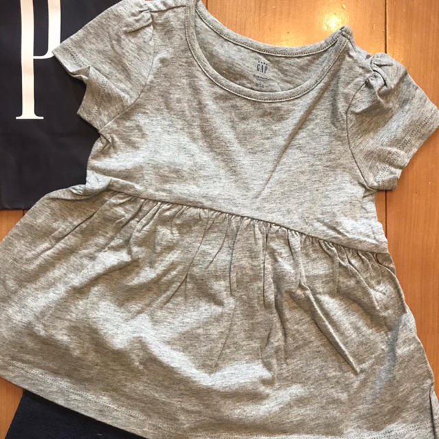 babyGAP(ベビーギャップ)の新作★baby gapペプラムトップス＆レギンスパンツ90 キッズ/ベビー/マタニティのキッズ服女の子用(90cm~)(Tシャツ/カットソー)の商品写真