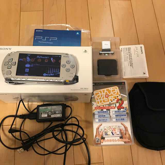 PlayStation Portable(プレイステーションポータブル)のPSP 本体+GPSレシーバ、ソフト3本 エンタメ/ホビーのゲームソフト/ゲーム機本体(携帯用ゲーム機本体)の商品写真