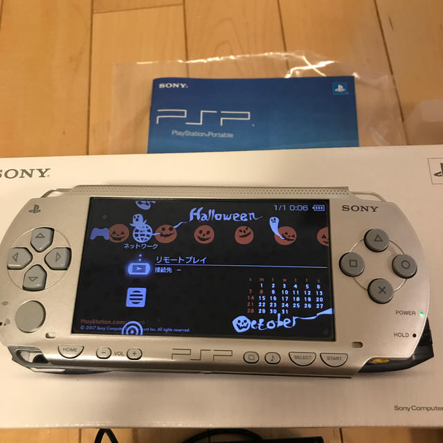 PlayStation Portable(プレイステーションポータブル)のPSP 本体+GPSレシーバ、ソフト3本 エンタメ/ホビーのゲームソフト/ゲーム機本体(携帯用ゲーム機本体)の商品写真