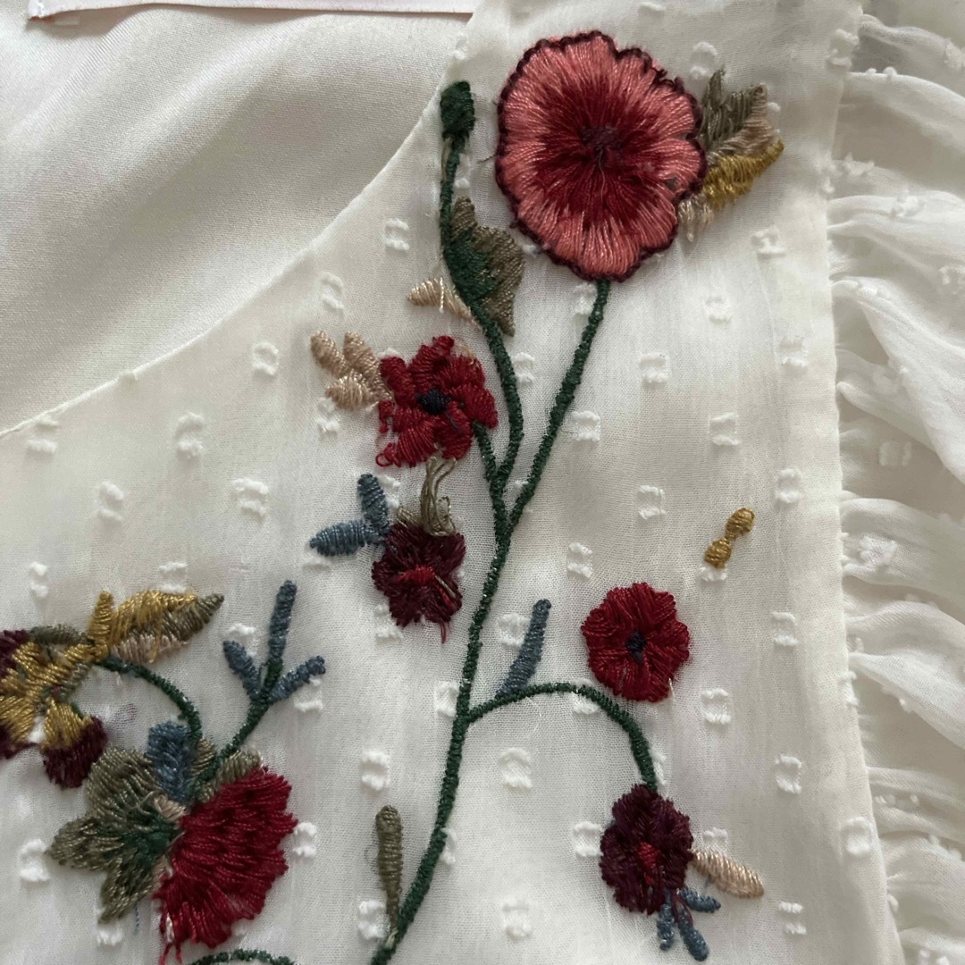 ZARA(ザラ)のZARA 刺繍トップス レディースのトップス(シャツ/ブラウス(半袖/袖なし))の商品写真