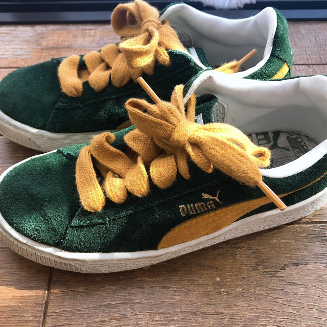 PUMA(プーマ)のPUMA お洒落グリーンシューズ キッズ/ベビー/マタニティのキッズ靴/シューズ(15cm~)(スニーカー)の商品写真