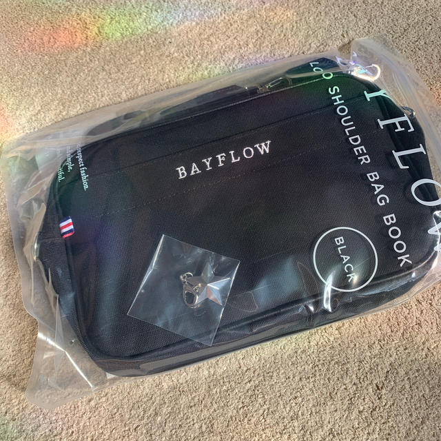 BAYFLOW(ベイフロー)の【ＣＶＳ専売】ＢＡＹＦＬＯＷ　ＬＯＧＯ　ＳＨＯＵＬＤＥＲ　ＢＡＧ　ＢＯＯＫ　ＢＬ エンタメ/ホビーの本(ファッション/美容)の商品写真