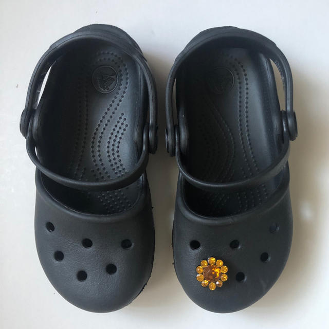 crocs(クロックス)のcrocs クロックス カリン キッズ キッズ/ベビー/マタニティのキッズ靴/シューズ(15cm~)(サンダル)の商品写真