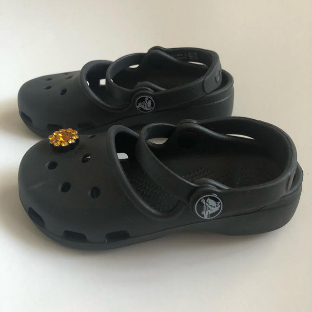 crocs(クロックス)のcrocs クロックス カリン キッズ キッズ/ベビー/マタニティのキッズ靴/シューズ(15cm~)(サンダル)の商品写真