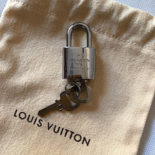 LOUIS VUITTON(ルイヴィトン)のLOUIS VUITTON キー レディースのアクセサリー(チャーム)の商品写真