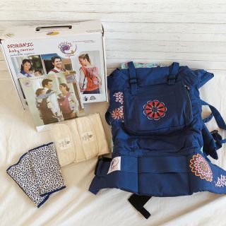 エルゴベビー(Ergobaby)の専用　新品未使用　海外版　エルゴベビー　抱っこ紐　エルゴ　ブルー　刺繍(抱っこひも/おんぶひも)