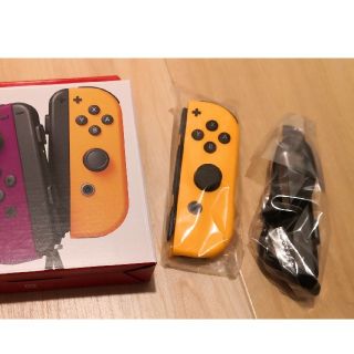 ニンテンドースイッチ(Nintendo Switch)の【スイッチ Switch】Joy-Con ジョイコン オレンジ 右のみ(携帯用ゲーム機本体)