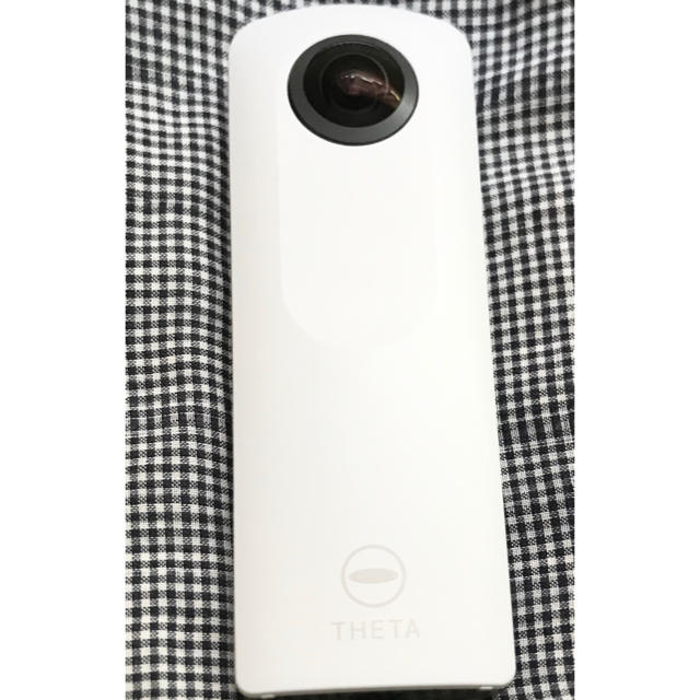 RICOH(リコー)のRICOH THETA SC 白 スマホ/家電/カメラのカメラ(コンパクトデジタルカメラ)の商品写真