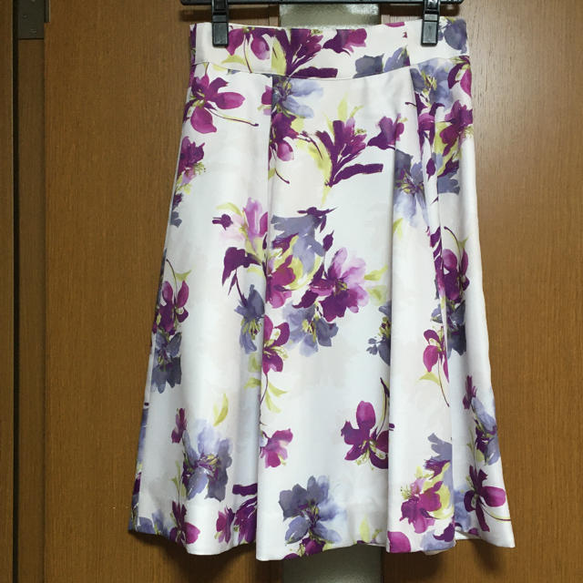 新品タグ付きApuweiser-riche水彩花柄フレアスカート