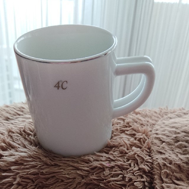 4℃(ヨンドシー)の【新品】4℃  マグカップ インテリア/住まい/日用品のキッチン/食器(グラス/カップ)の商品写真