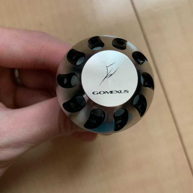 GOMEXUS ゴメクサス　シルバーブラック　38mm スポーツ/アウトドアのフィッシング(リール)の商品写真