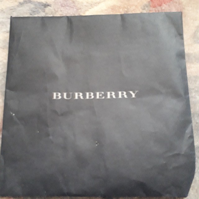 BURBERRY(バーバリー)のバーバリー　ダークグレー　メンズハンカチ　新品未使用 メンズのファッション小物(ハンカチ/ポケットチーフ)の商品写真