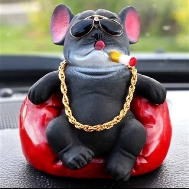 車の置物 新品 ダッシュボード飾り 黒犬 滑り止めマットをプレゼント の通販 By リエックス S Shop ラクマ