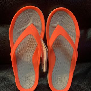 クロックス(crocs)の21㎝　新品　クロックス スイフトウォーター フリップ(サンダル)