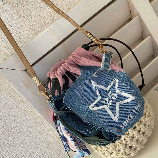 デニムリメイク★デニム✖️麻紐　巾着ショルダーバッグ　ハンドメイド❤︎タッセル付 ハンドメイドのファッション小物(バッグ)の商品写真