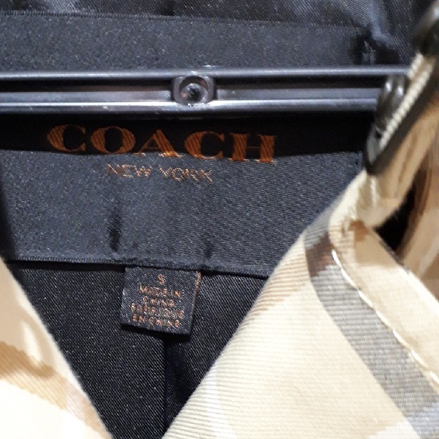 COACH(コーチ)のCOACH　チェック柄　トレンチコート　美品 レディースのジャケット/アウター(トレンチコート)の商品写真