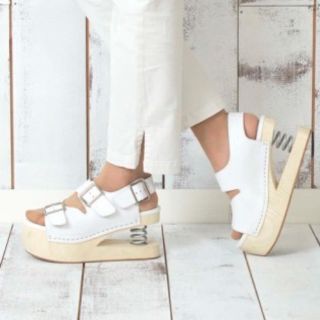 ジェフリーキャンベル(JEFFREY CAMPBELL)の【専用】Jeffrey Campbell 個性派サンダル ホワイト バネサンダル(サンダル)