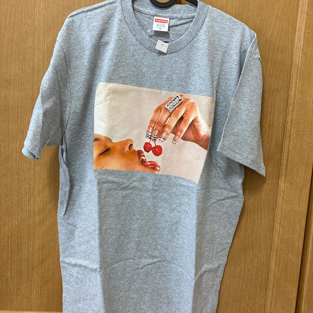 Supreme(シュプリーム)のsupreme チェリー　Tシャツ メンズのトップス(Tシャツ/カットソー(半袖/袖なし))の商品写真