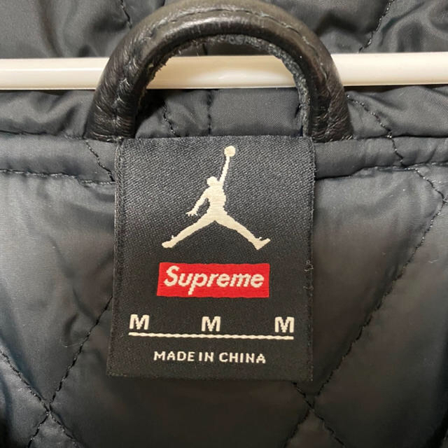 Supreme(シュプリーム)の SUPREME JORDAN HOODED VARSITY JACKET  メンズのジャケット/アウター(スタジャン)の商品写真