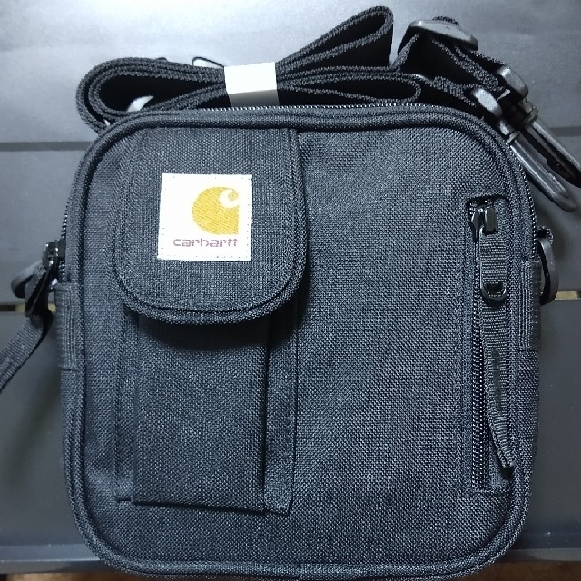 carhartt(カーハート)のカーハート エッセンシャルバッグ スモール 黒色 メンズのバッグ(メッセンジャーバッグ)の商品写真