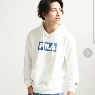 フィラ(FILA)のFILA 別注ロゴデザイン プルオーバーパーカー 着画あり(パーカー)