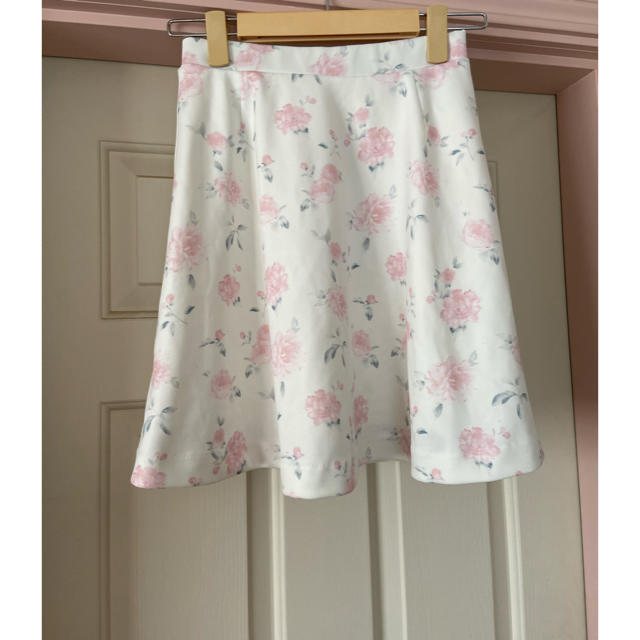 CECIL McBEE(セシルマクビー)のセシルマクビー　CECILMcBEE 花柄スカート ピンク レディースのスカート(ひざ丈スカート)の商品写真