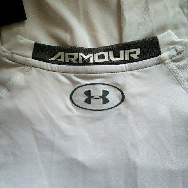 UNDER ARMOUR(アンダーアーマー)のアンダーアーマー UNDER ARMOUR インナー Tシャツ ヒートギア MD スポーツ/アウトドアのトレーニング/エクササイズ(トレーニング用品)の商品写真