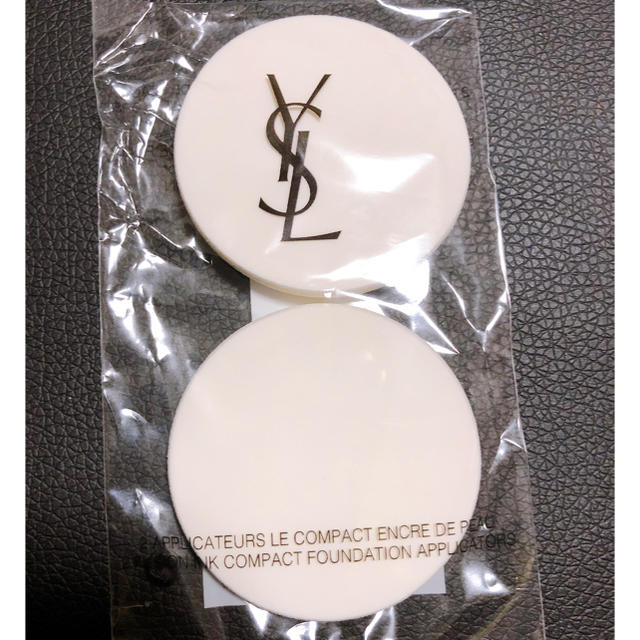 Yves Saint Laurent Beaute(イヴサンローランボーテ)のアンクル ド ポー コンパクト スポンジ2個 コスメ/美容のメイク道具/ケアグッズ(パフ・スポンジ)の商品写真