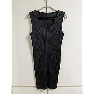 プリーツプリーズイッセイミヤケ(PLEATS PLEASE ISSEY MIYAKE)の【PLEATS PLEASE】黒　袖なしチュニック（送料込）(チュニック)