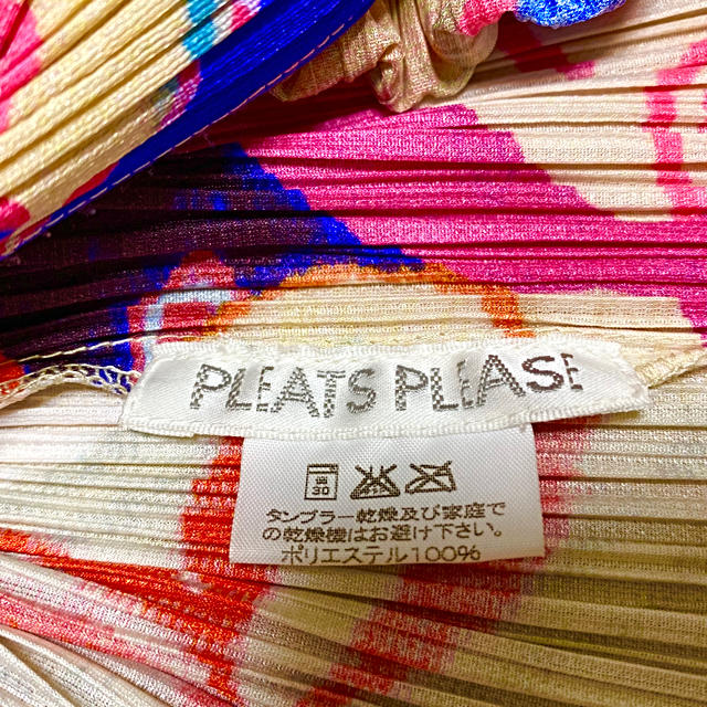 PLEATS PLEASE ISSEY MIYAKE(プリーツプリーズイッセイミヤケ)の【PLEATS PLEASE】人物　袖なしチュニック（送料込） レディースのトップス(チュニック)の商品写真